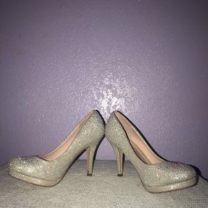 Sparkly Silver heels✨